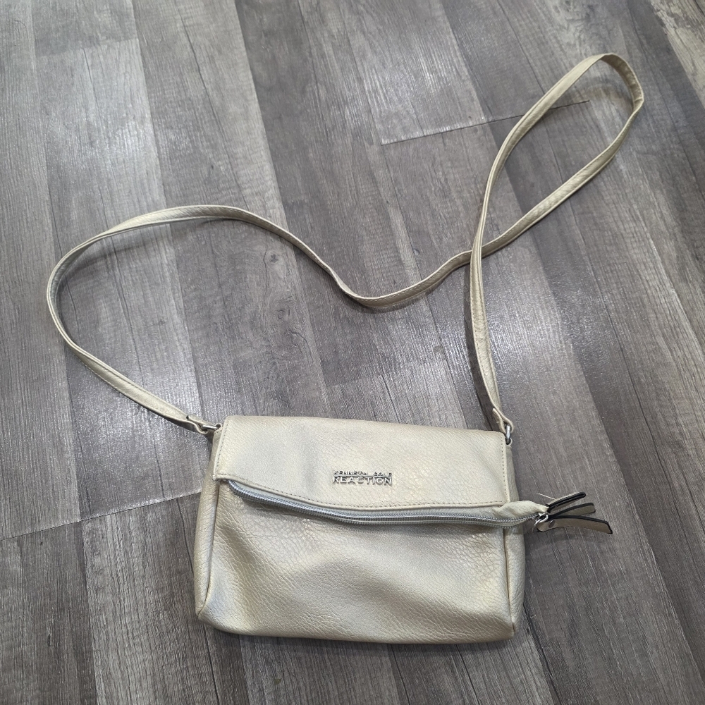 Kenneth Cole Reaction Gold Flap Crossbody Bag Pochette Y2k Designer Metallic